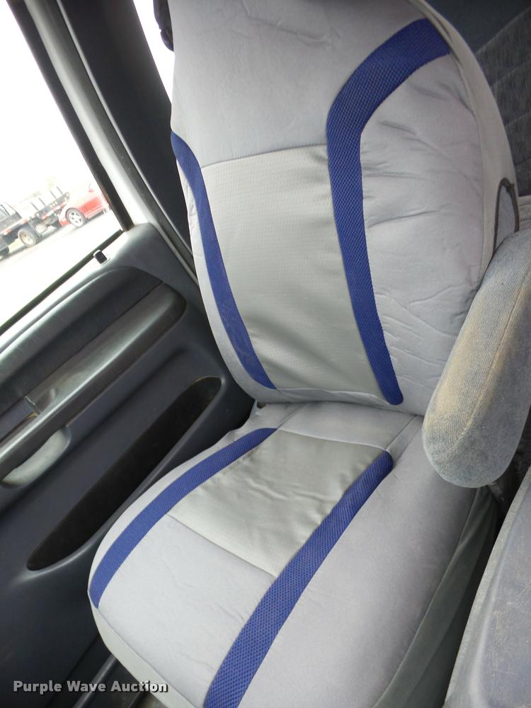 image for item J8655 2000 Ford F350 Super Duty SuperCab flatbed pickup truck