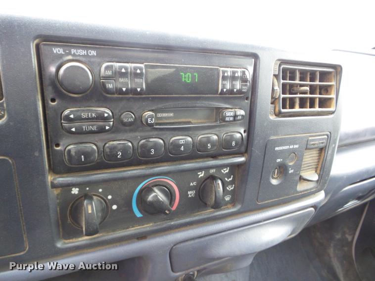 image for item J8655 2000 Ford F350 Super Duty SuperCab flatbed pickup truck