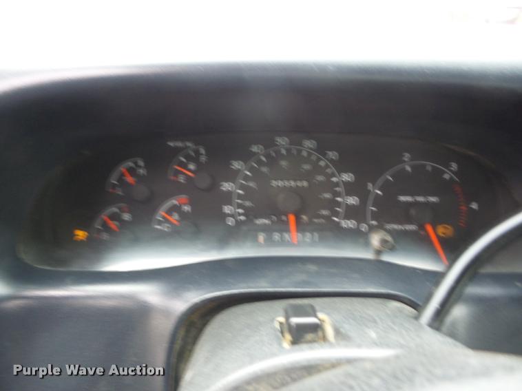 image for item J8655 2000 Ford F350 Super Duty SuperCab flatbed pickup truck