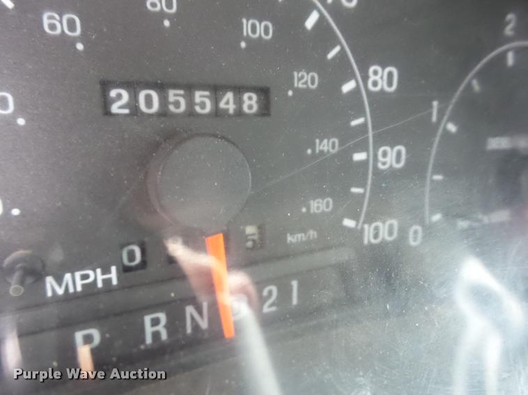 image for item J8655 2000 Ford F350 Super Duty SuperCab flatbed pickup truck