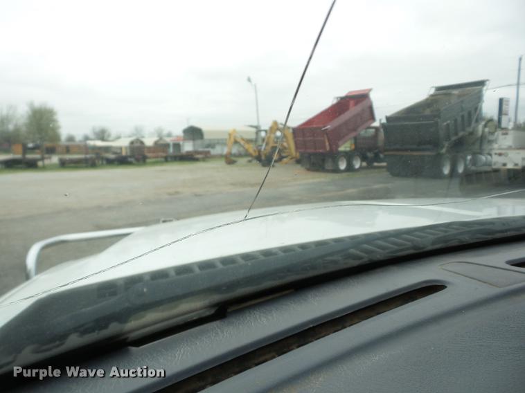 image for item J8655 2000 Ford F350 Super Duty SuperCab flatbed pickup truck