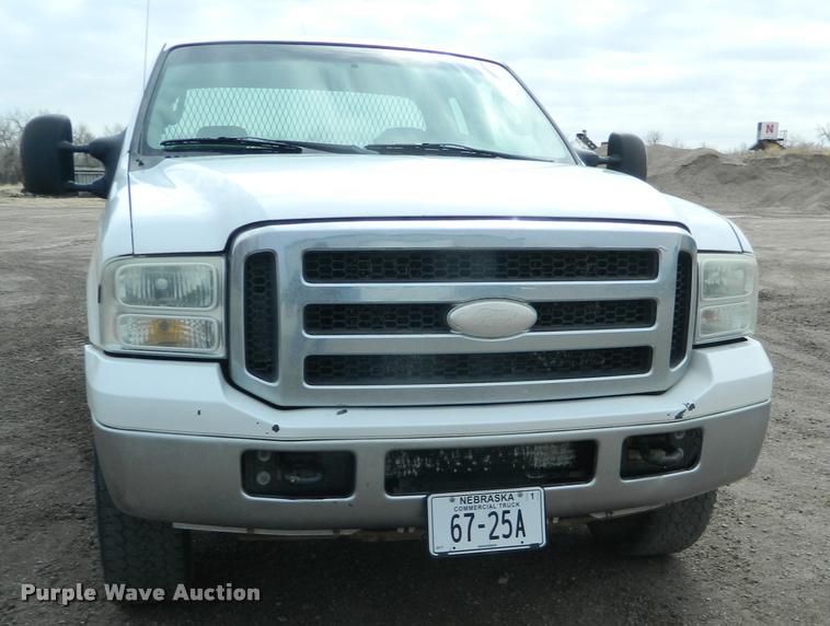 image for item K2681 2005 Ford F250 Super Duty SuperCab flatbed pickup truck