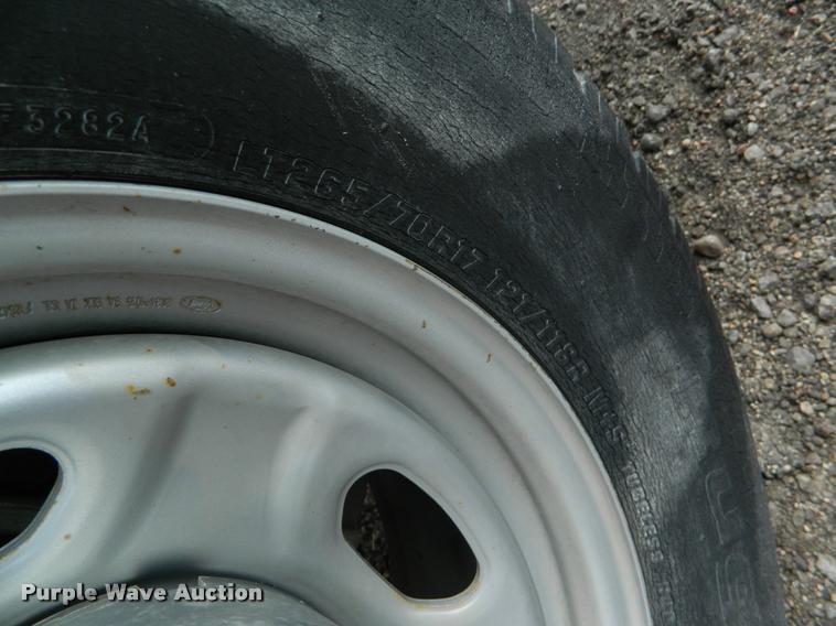 image for item K2681 2005 Ford F250 Super Duty SuperCab flatbed pickup truck