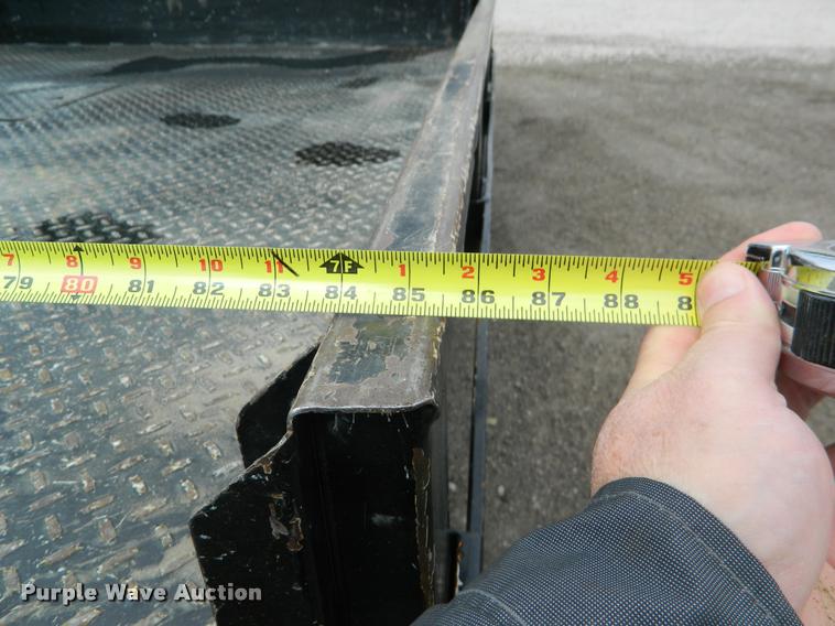 image for item K2681 2005 Ford F250 Super Duty SuperCab flatbed pickup truck