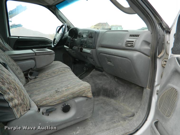 image for item K2681 2005 Ford F250 Super Duty SuperCab flatbed pickup truck