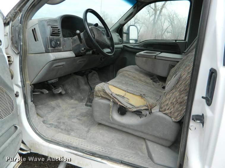 image for item K2681 2005 Ford F250 Super Duty SuperCab flatbed pickup truck