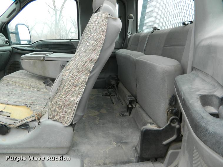 image for item K2681 2005 Ford F250 Super Duty SuperCab flatbed pickup truck