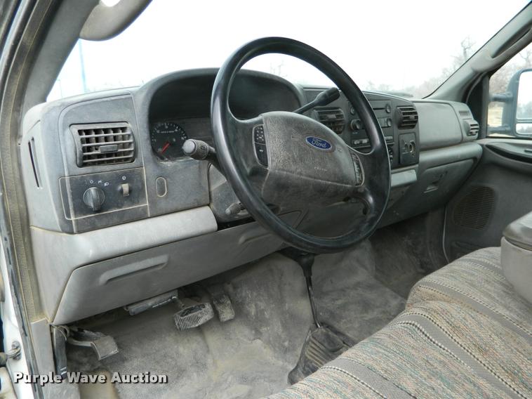 image for item K2681 2005 Ford F250 Super Duty SuperCab flatbed pickup truck