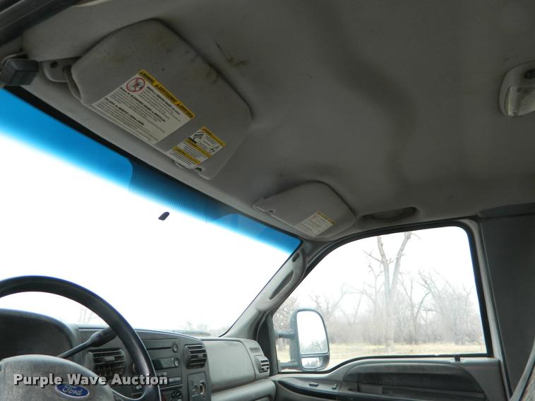 image for item K2681 2005 Ford F250 Super Duty SuperCab flatbed pickup truck