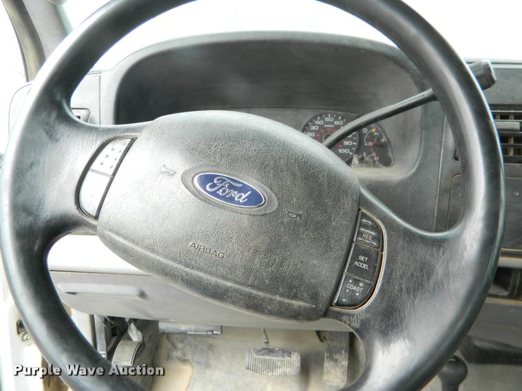 image for item K2681 2005 Ford F250 Super Duty SuperCab flatbed pickup truck