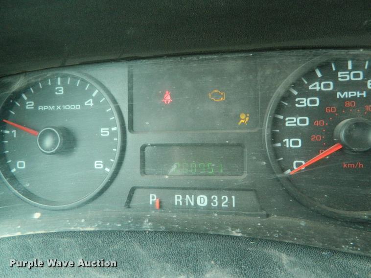 image for item K2681 2005 Ford F250 Super Duty SuperCab flatbed pickup truck