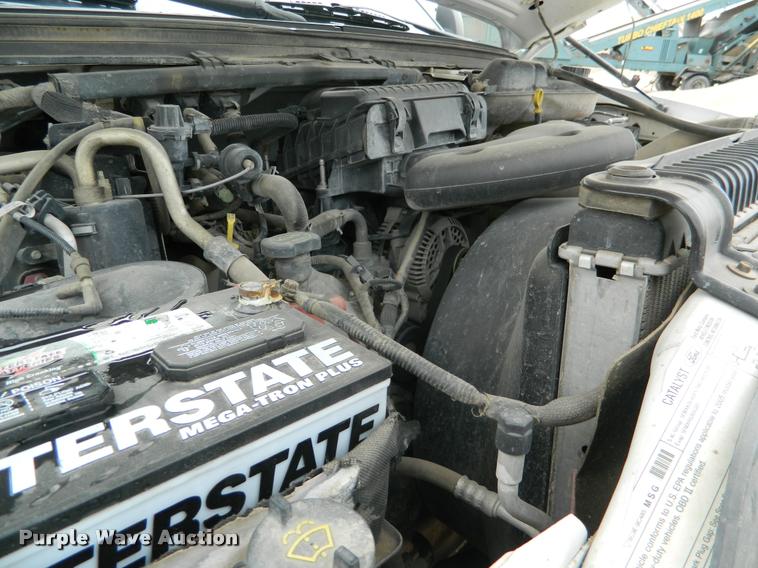 image for item K2681 2005 Ford F250 Super Duty SuperCab flatbed pickup truck