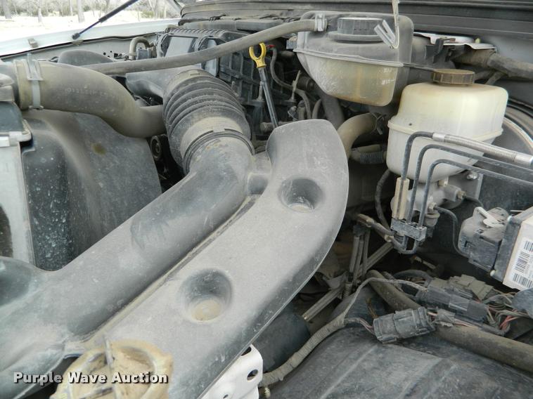 image for item K2681 2005 Ford F250 Super Duty SuperCab flatbed pickup truck