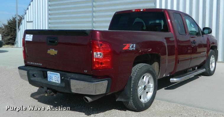 image for item K2691 2013 Chevrolet Silverado 1500 Z71 Ext. Cab pickup truck