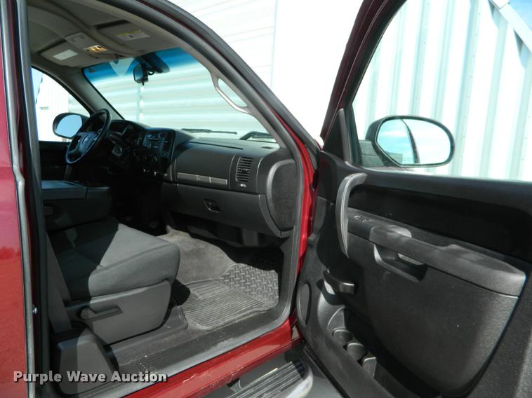 image for item K2691 2013 Chevrolet Silverado 1500 Z71 Ext. Cab pickup truck