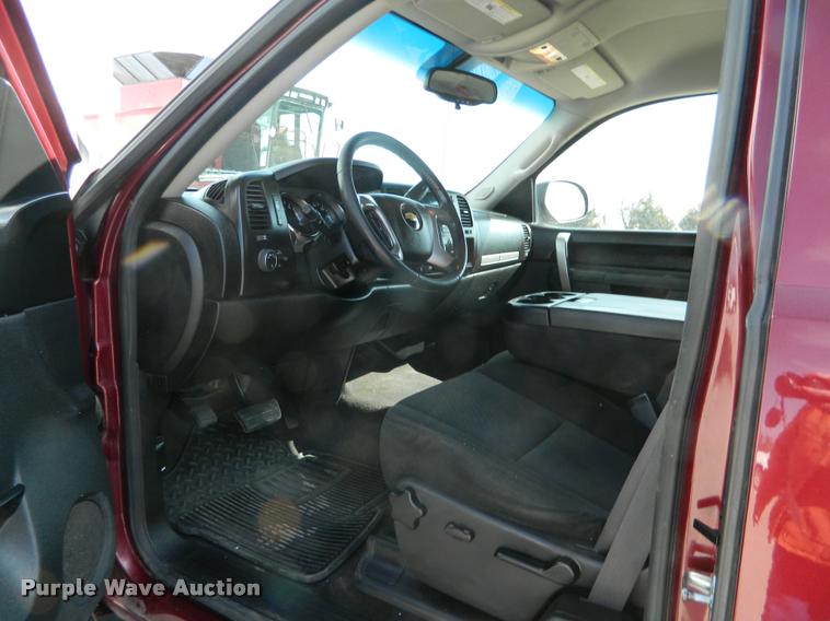 image for item K2691 2013 Chevrolet Silverado 1500 Z71 Ext. Cab pickup truck