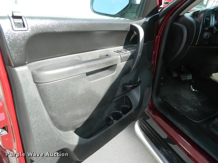 image for item K2691 2013 Chevrolet Silverado 1500 Z71 Ext. Cab pickup truck