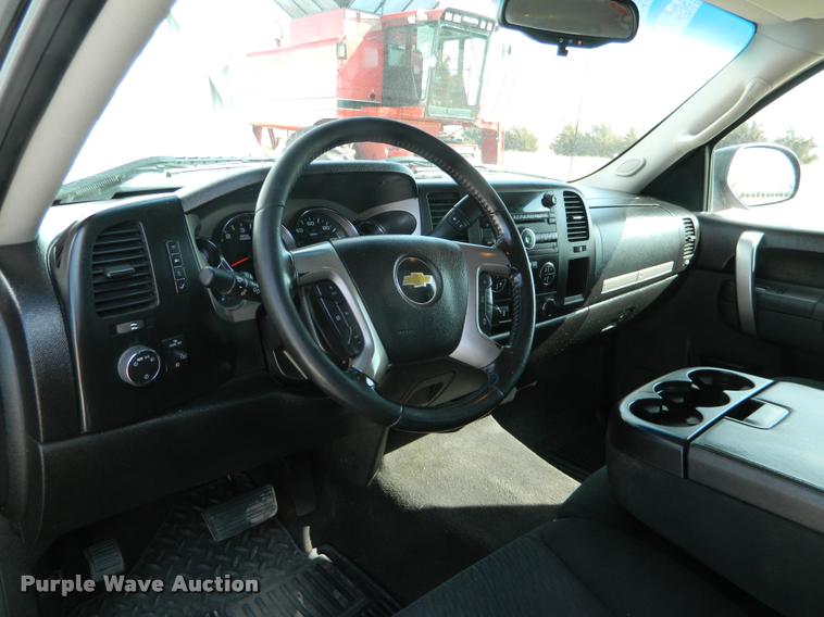 image for item K2691 2013 Chevrolet Silverado 1500 Z71 Ext. Cab pickup truck