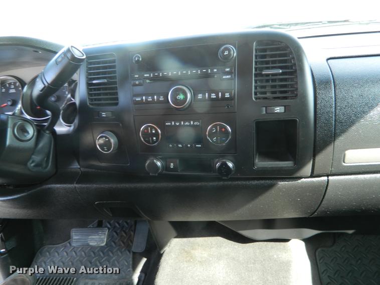 image for item K2691 2013 Chevrolet Silverado 1500 Z71 Ext. Cab pickup truck