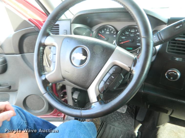 image for item K2691 2013 Chevrolet Silverado 1500 Z71 Ext. Cab pickup truck