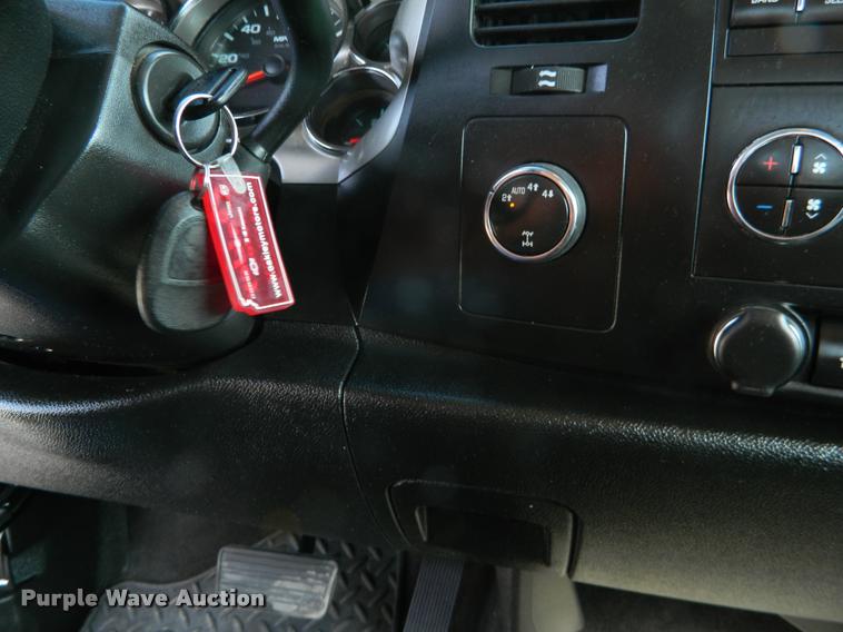 image for item K2691 2013 Chevrolet Silverado 1500 Z71 Ext. Cab pickup truck