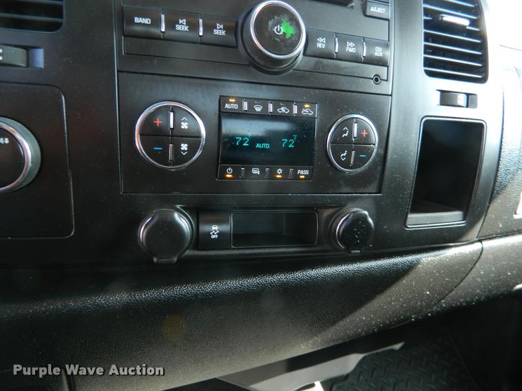 image for item K2691 2013 Chevrolet Silverado 1500 Z71 Ext. Cab pickup truck