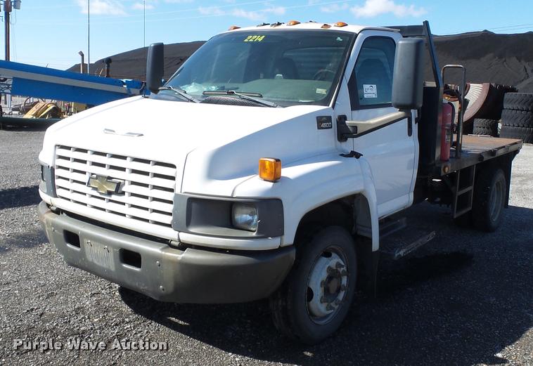 image for item K3315 2005 Chevrolet 4500 flatbed truck