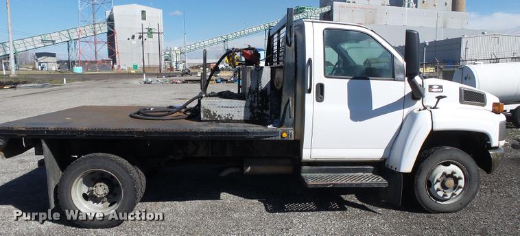 image for item K3315 2005 Chevrolet 4500 flatbed truck