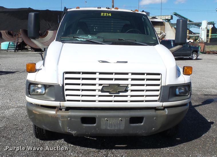 image for item K3315 2005 Chevrolet 4500 flatbed truck