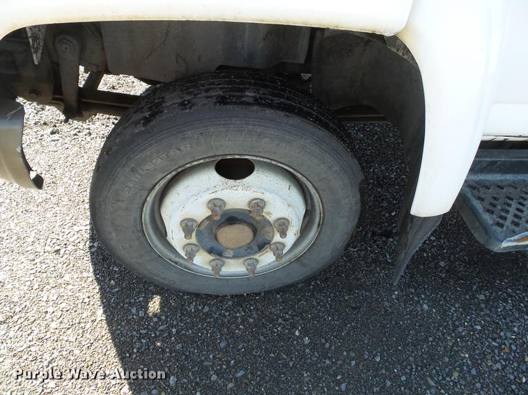 image for item K3315 2005 Chevrolet 4500 flatbed truck