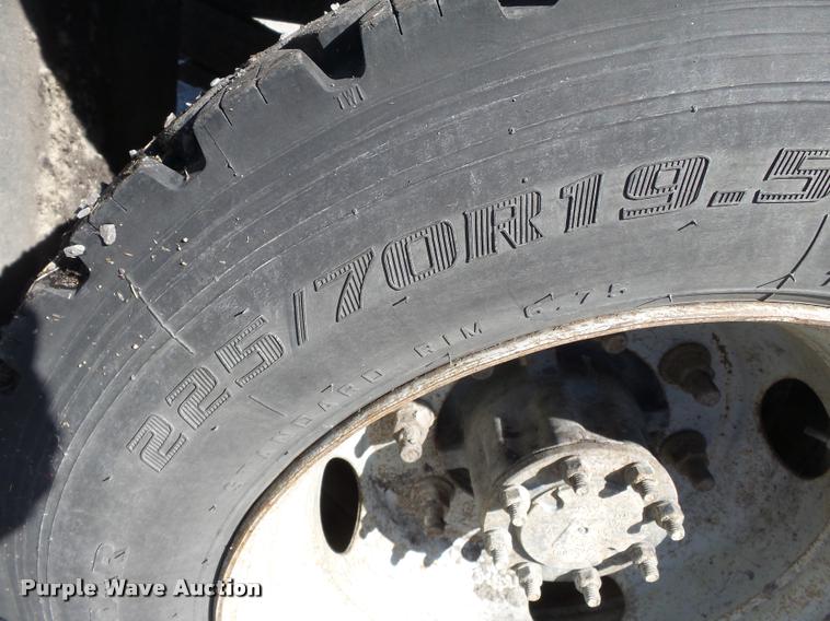 image for item K3315 2005 Chevrolet 4500 flatbed truck