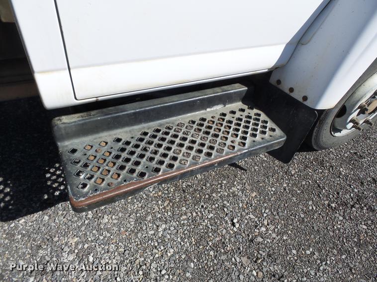 image for item K3315 2005 Chevrolet 4500 flatbed truck