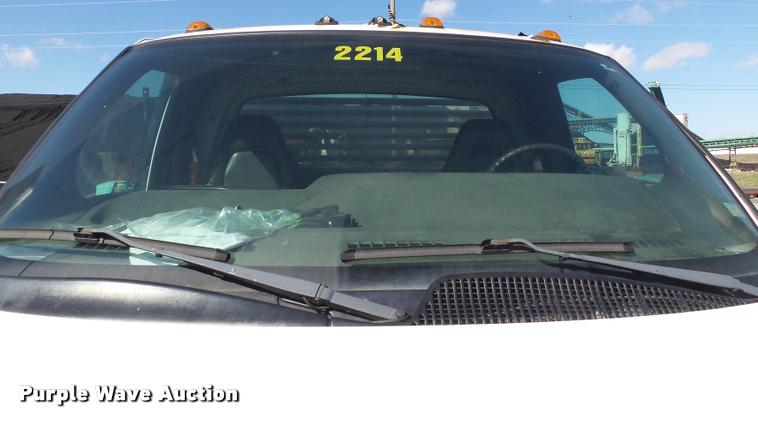 image for item K3315 2005 Chevrolet 4500 flatbed truck