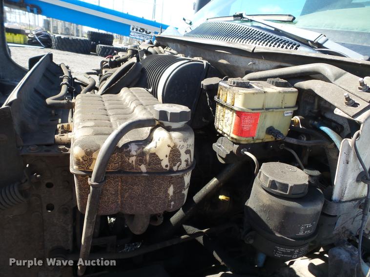 image for item K3315 2005 Chevrolet 4500 flatbed truck