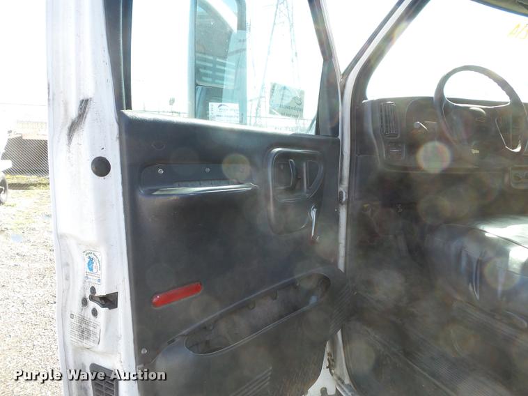 image for item K3315 2005 Chevrolet 4500 flatbed truck