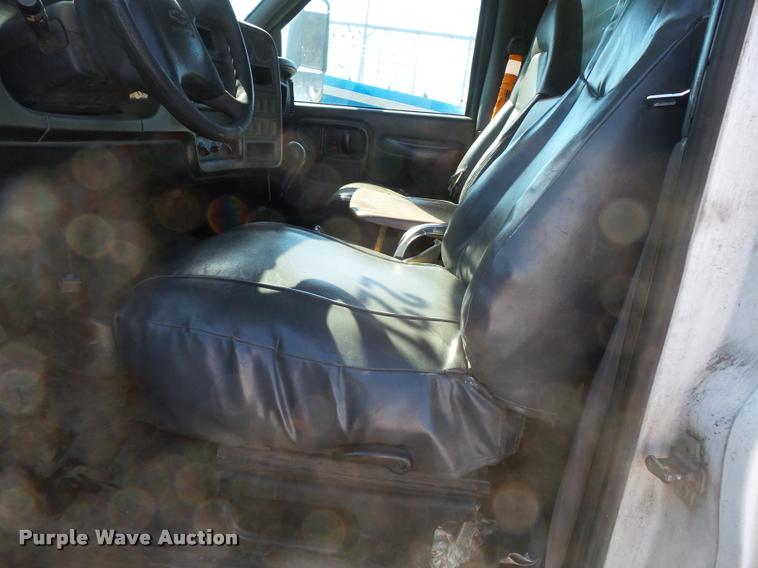 image for item K3315 2005 Chevrolet 4500 flatbed truck