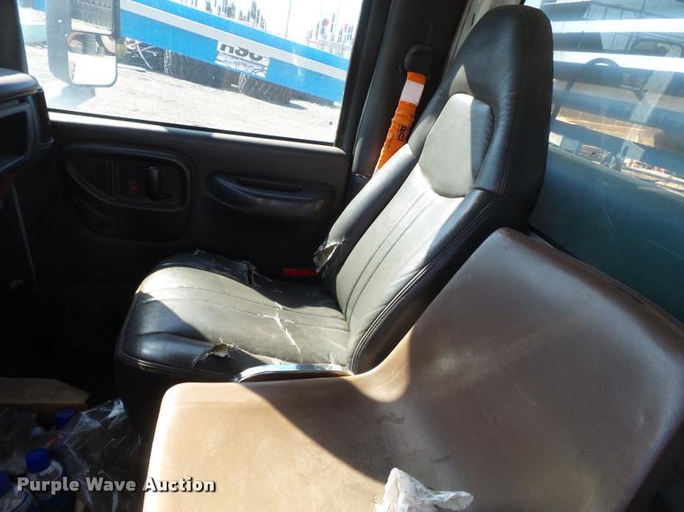 image for item K3315 2005 Chevrolet 4500 flatbed truck