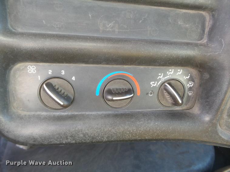 image for item K3315 2005 Chevrolet 4500 flatbed truck