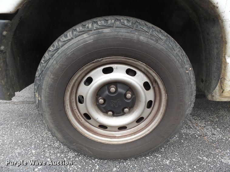 image for item K3331 2004 Dodge Ram 1500 pickup truck