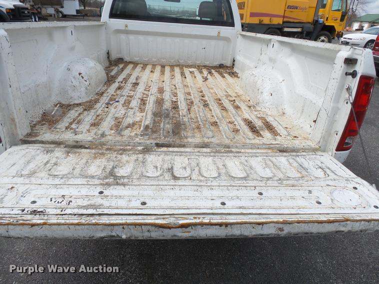 image for item K3331 2004 Dodge Ram 1500 pickup truck