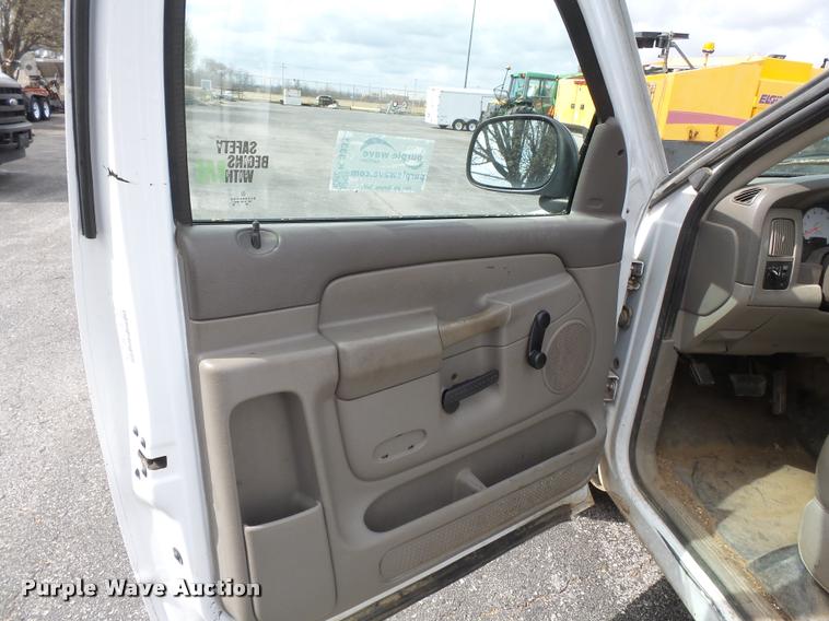 image for item K3331 2004 Dodge Ram 1500 pickup truck