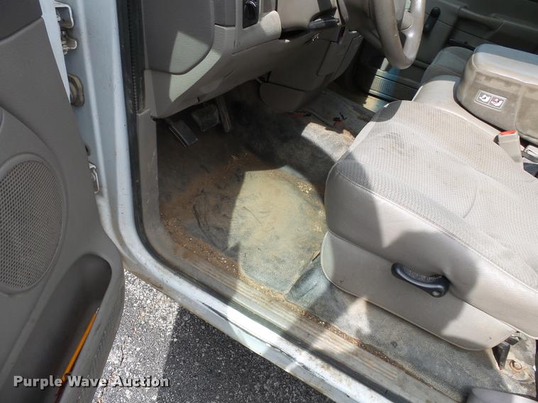 image for item K3331 2004 Dodge Ram 1500 pickup truck