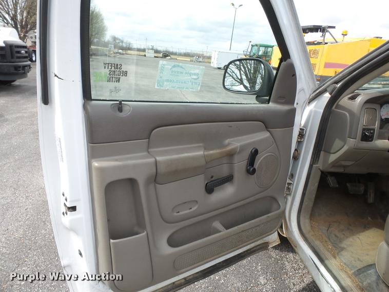 image for item K3331 2004 Dodge Ram 1500 pickup truck