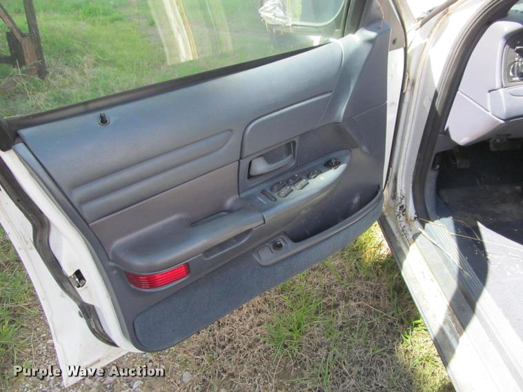 image for item K4930 2000 Ford Crown Victoria Police Interceptor