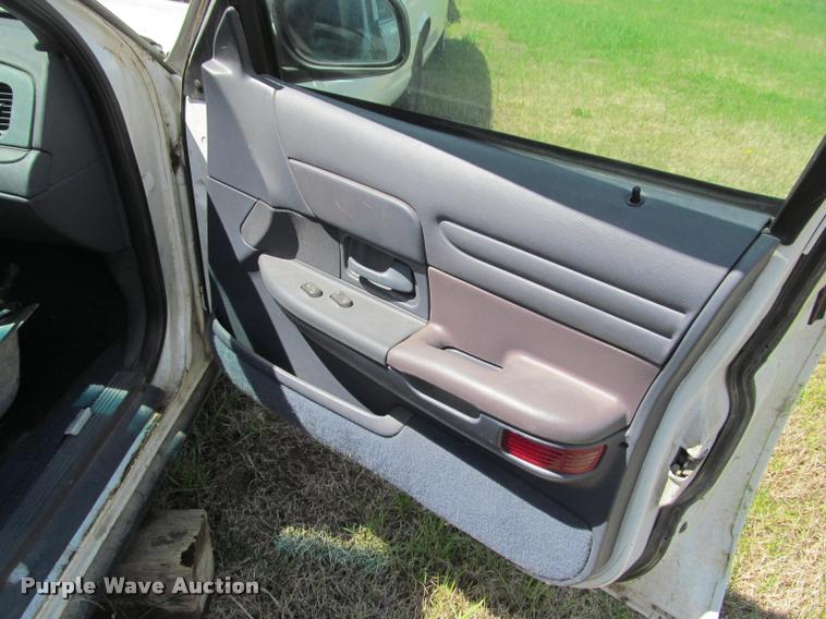 image for item K4930 2000 Ford Crown Victoria Police Interceptor