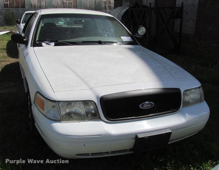 image for item K4931 2004 Ford Crown Victoria Police Interceptor