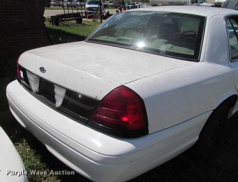 image for item K4931 2004 Ford Crown Victoria Police Interceptor