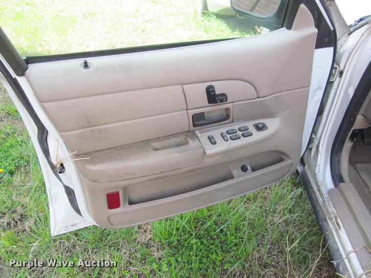 image for item K4931 2004 Ford Crown Victoria Police Interceptor