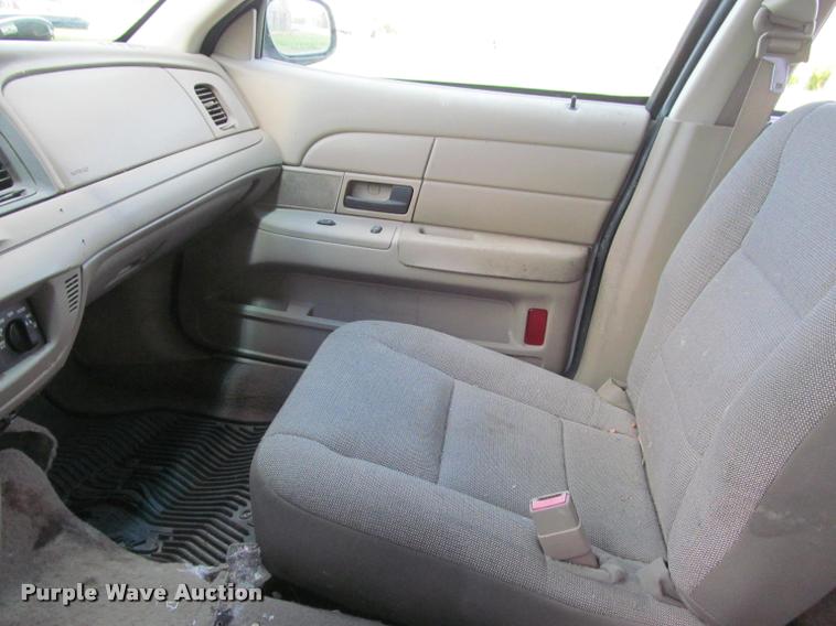image for item K4931 2004 Ford Crown Victoria Police Interceptor