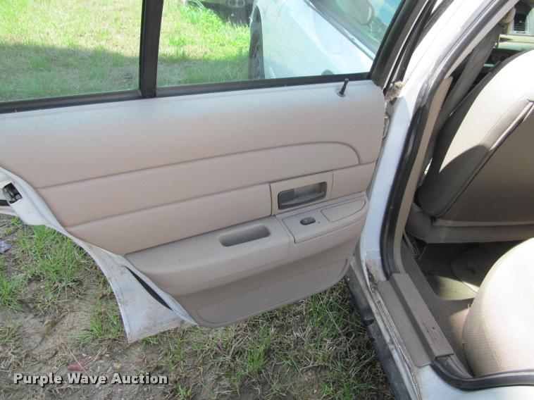 image for item K4931 2004 Ford Crown Victoria Police Interceptor